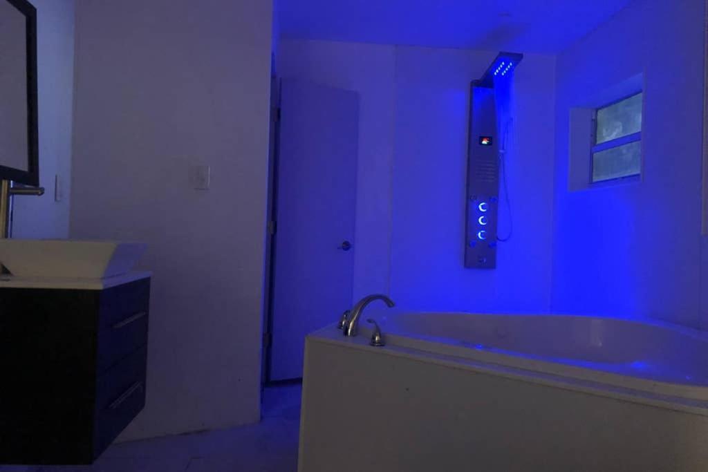 Miami Haven By Airport Villa Ngoại thất bức ảnh