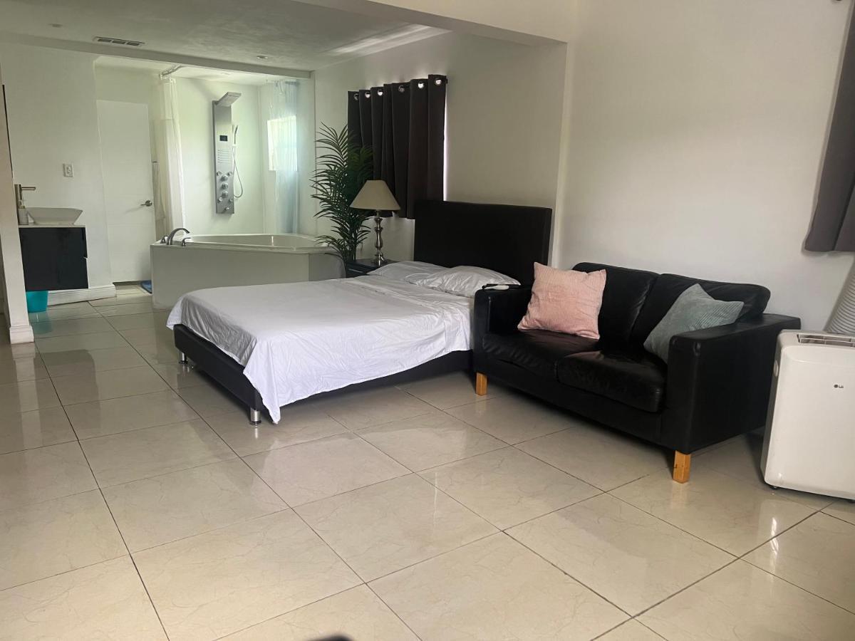 Miami Haven By Airport Villa Ngoại thất bức ảnh