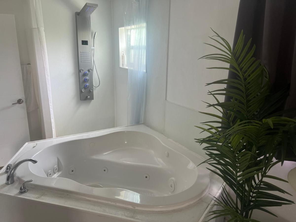 Miami Haven By Airport Villa Ngoại thất bức ảnh